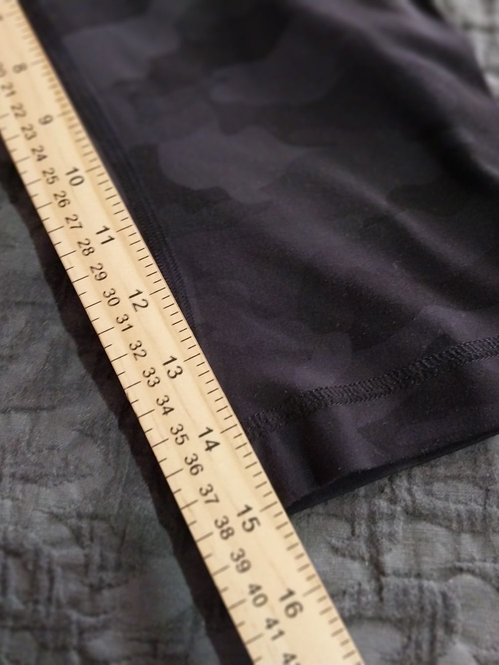 LULULEMON Women's Leggins Black Camo Capri Leggings - Picture 8 of 8